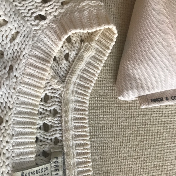 Forever 21 Sweater Size Small - Picture 8 of 8